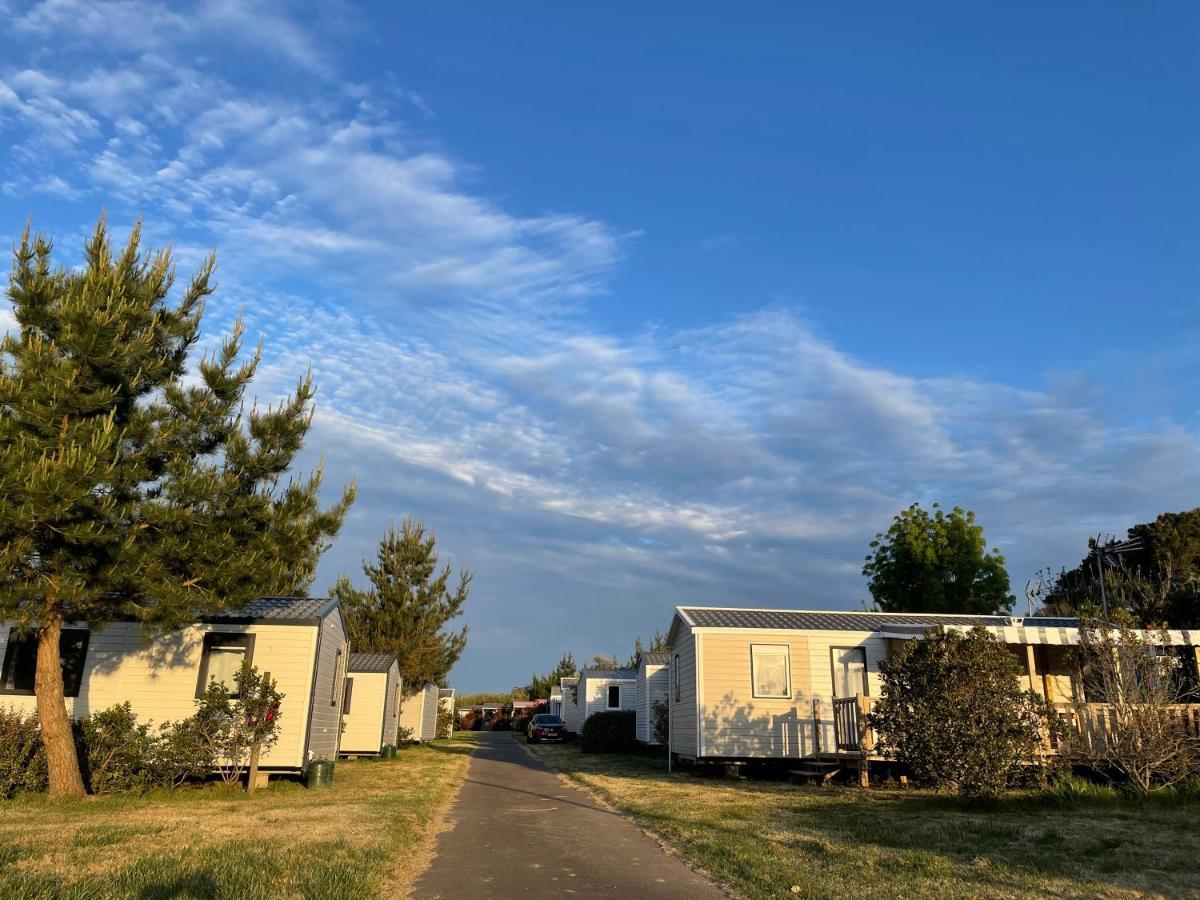 Camping Le Village De La Mer Les Moutiers Exterior photo